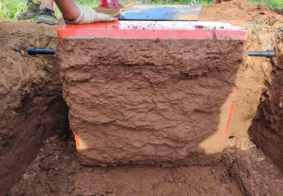 20230901371622.jpg 5、現(xiàn)場(chǎng)大型剪切試驗(yàn).jpg