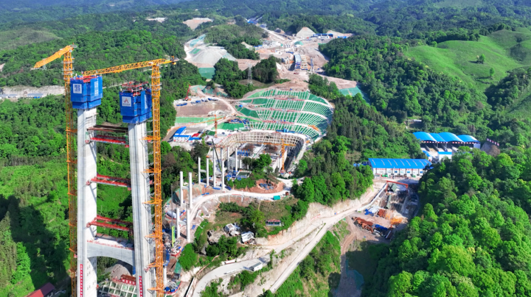 20240520189554.png 洞庭溪沅水特大橋主塔封頂.png